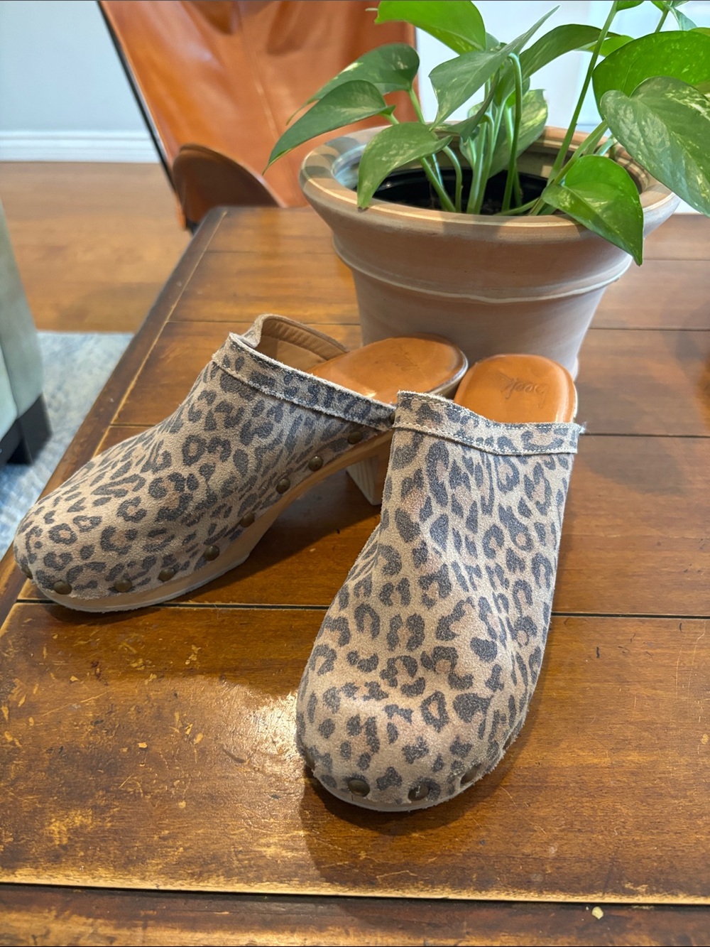 beek Leopard Print Woodpecker Suede clogs sz 9 in Tan and Black